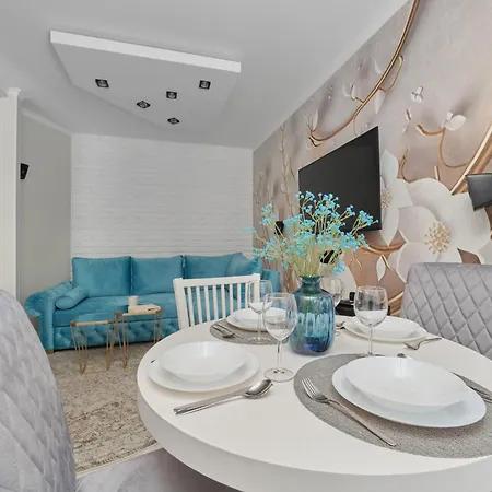 Apartament Pastel & Floral With Parking In By Renters