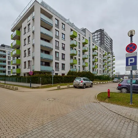 Pastel & Floral With Parking In By Renters *