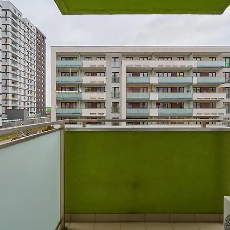 Pastel & Floral With Parking In By Renters