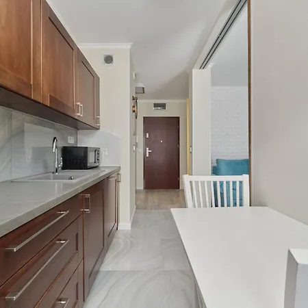 Pastel & Floral With Parking In By Renters Appartement